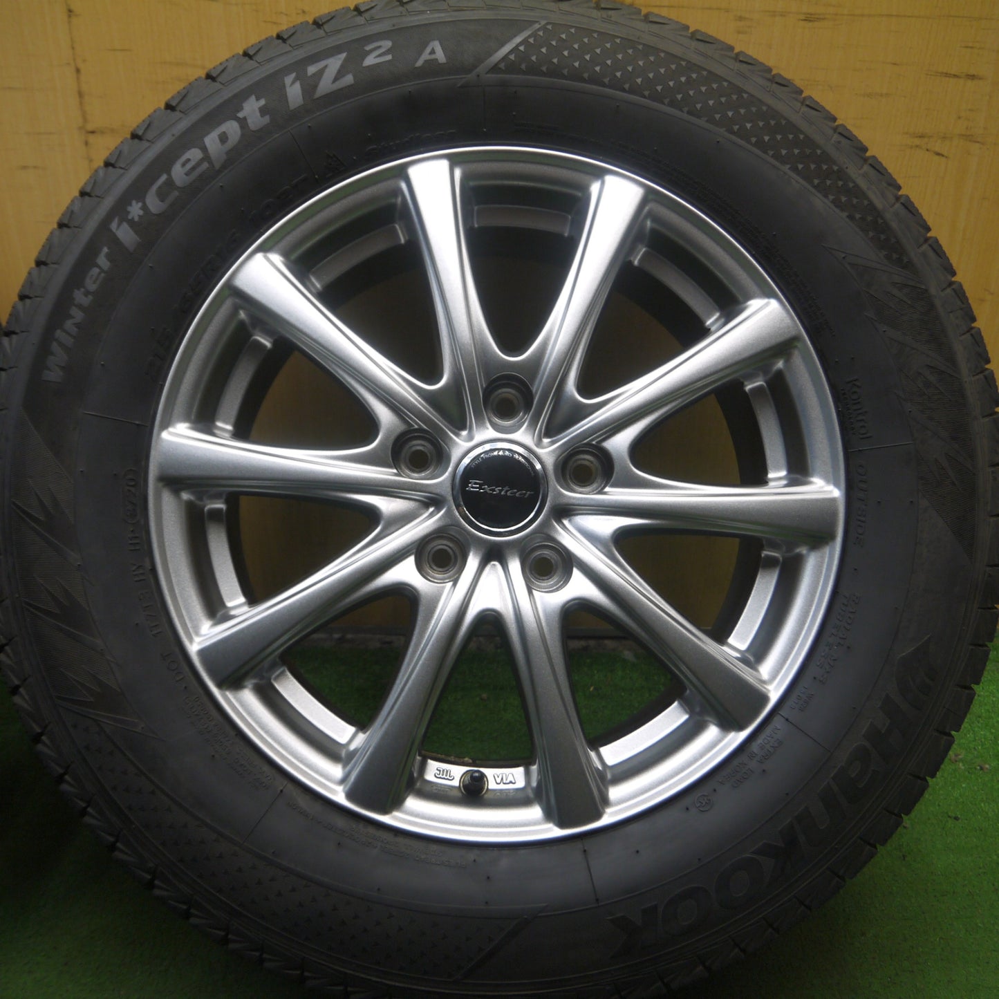 *送料無料* バリ溝！20年！キレイ！9.5分★スタッドレス 215/65R16 ハンコック ウインター アイセプト IZ2A Exsteer エクスター PCD114.3/5H★4052807Hス