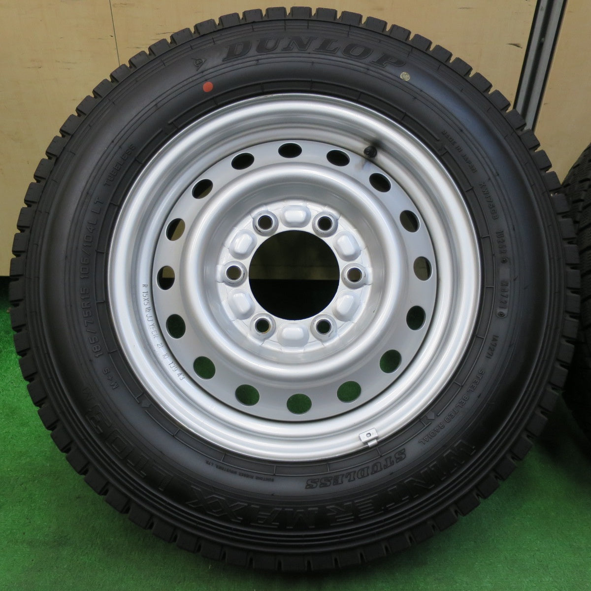 *送料無料* バリ溝！21年！キレイ！9.5分★スタッドレス 185/75R15 106/104L ダンロップ ウインターマックス LT03M スチール 15インチ PCD139.7/6H★4070905イス