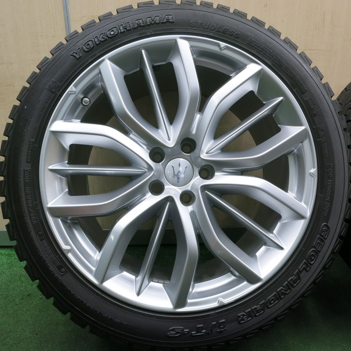 *送料無料* センサー付！バリ溝！9.5分★マセラティ レヴァンテ 純正 OP 265/45R20 295/40R20 スタッドレス ヨコハマ G075 ジオランダー i/T-S PCD114.3/5H★4071101HAス