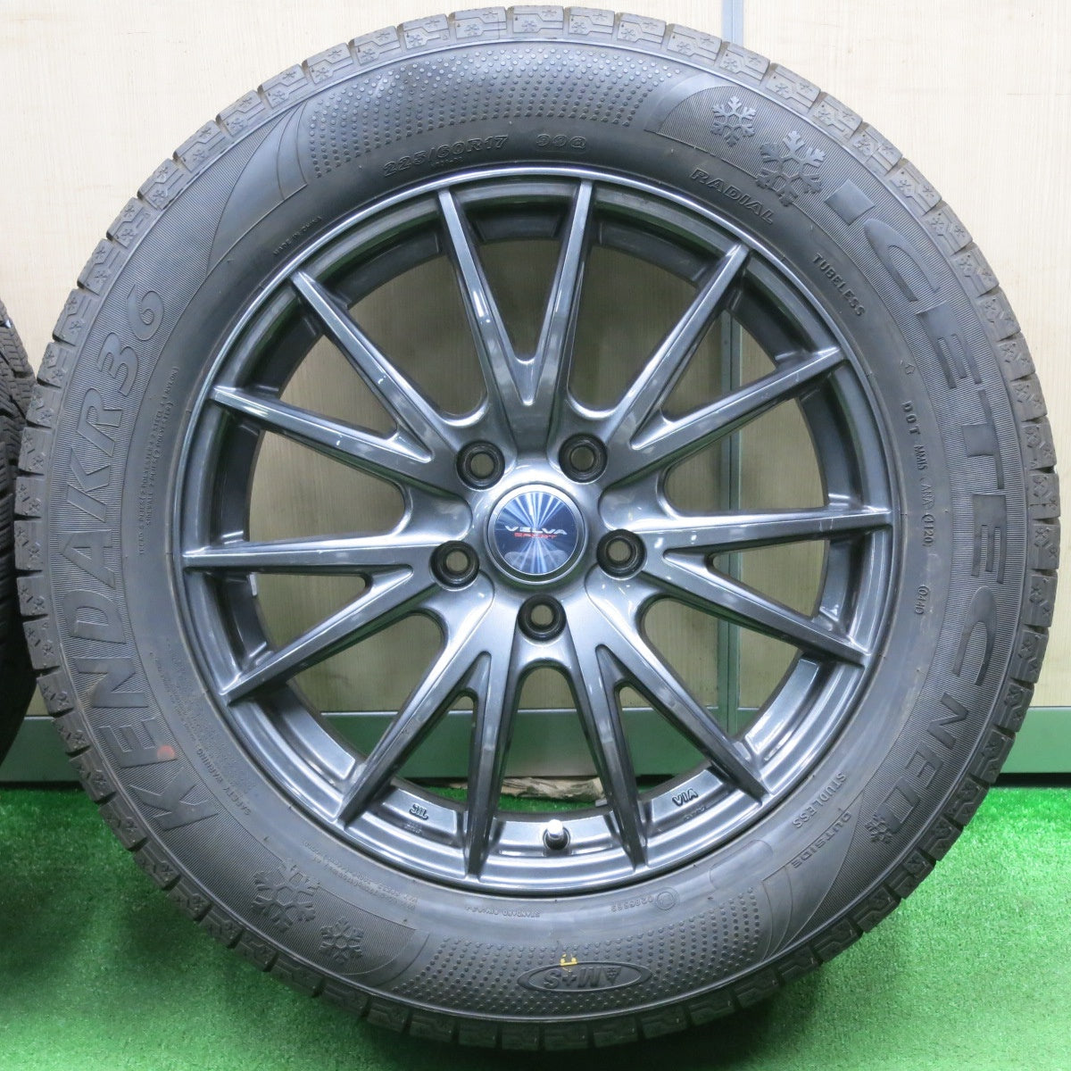 [送料無料] バリ溝！キレイ！9分★スタッドレス 225/60R17 ケンダ KR36 アイステック ネオ VELVA SPORT ヴェルヴァ 17インチ PCD114.3/5H★5012102NJス