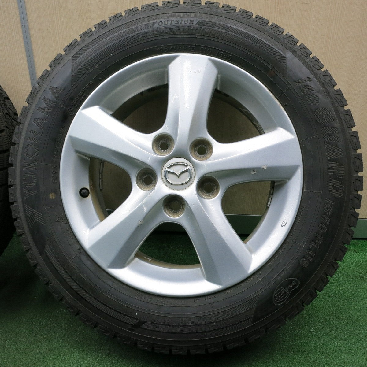 *送料無料* バリ溝！ほぼ10分★マツダ アクセラ 純正 195/65R15 スタッドレス ヨコハマ アイスガード iG50 プラス 15インチ PCD114.3/5H★4050303NJス