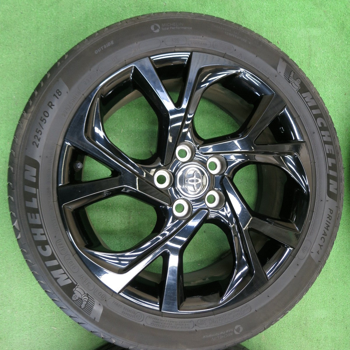 *送料無料* バリ溝！21年！キレイ！8.5分★トヨタ CH-R 純正 225/50R18 ミシュラン プライマシー4 18インチ  PCD114.3/5H CHR★4071006SYノ