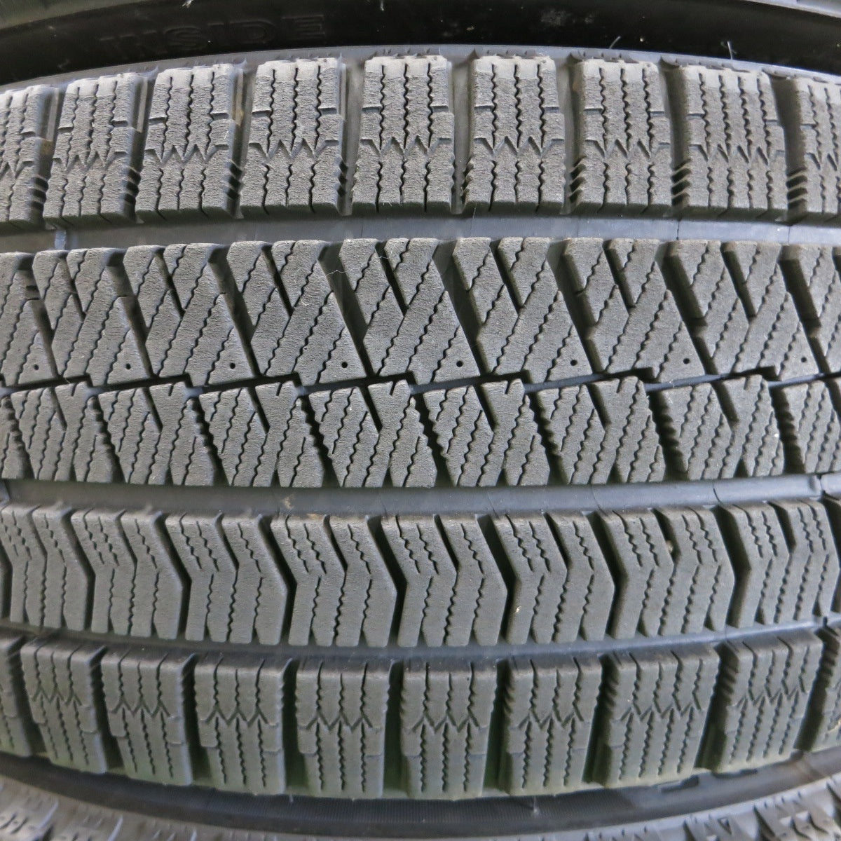 *送料無料* バリ溝！9.5分★スタッドレス ENKEI RSM9 225/45R18 ブリヂストン ブリザック VRX2 エンケイ 18インチ PCD114.3/5H★4070301ナス