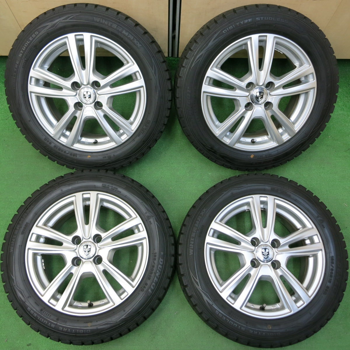 *送料無料* バリ溝！キレイ！9.5分以上★スタッドレス 185/60R15 ダンロップ ウインターマックス WM01 JOKER ジョーカー PCD100/4H★4051113イス