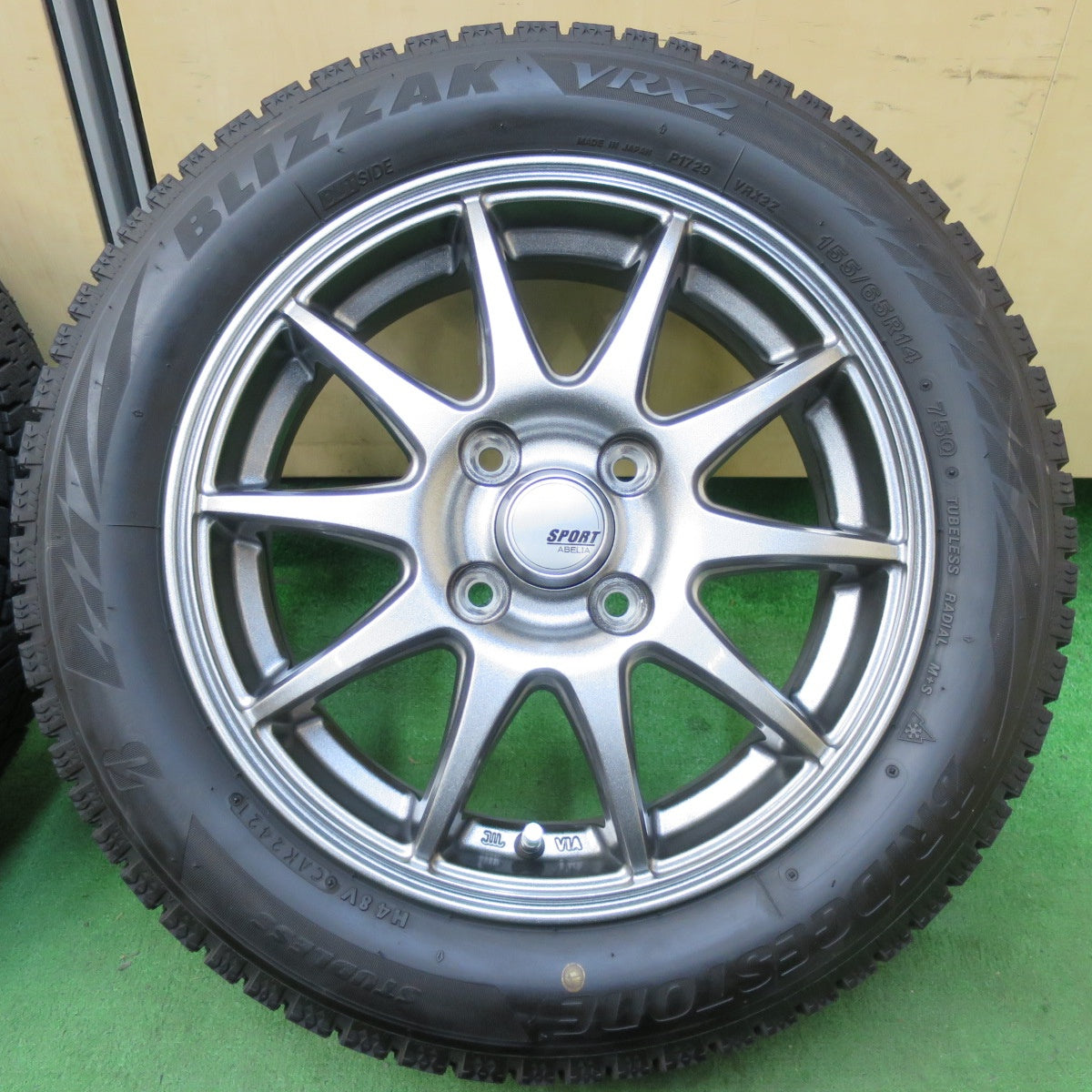 [送料無料] バリ溝！21年！キレイ！9.5分★スタッドレス 155/65R14 ブリヂストン ブリザック VRX2 SPORT ABELIA スポルト アベリア 14インチ PCD100/4H★5010605イス