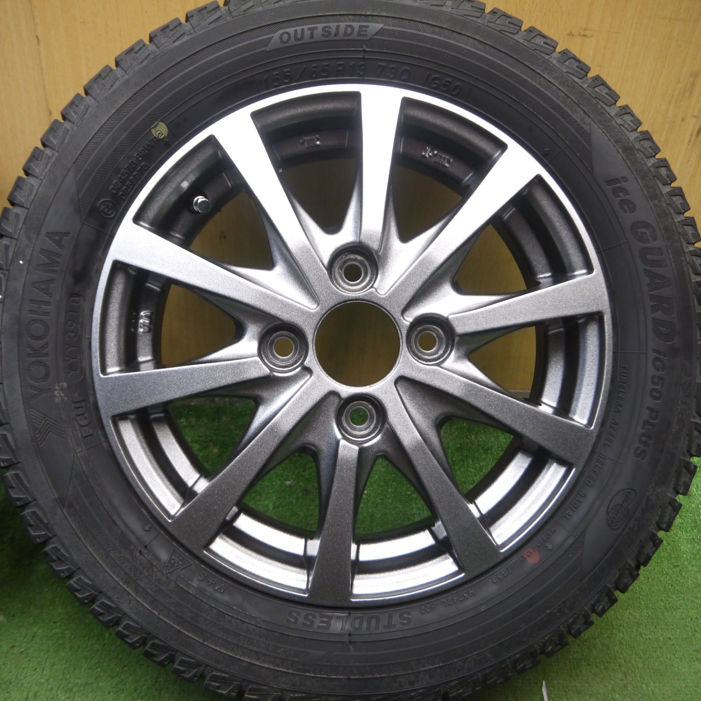 *送料無料* バリ溝！キレイ！8.5分★スタッドレス 155/65R13 ヨコハマ アイスガード iG50 プラス 社外 アルミ 13インチ PCD100/4H★4071206Hス