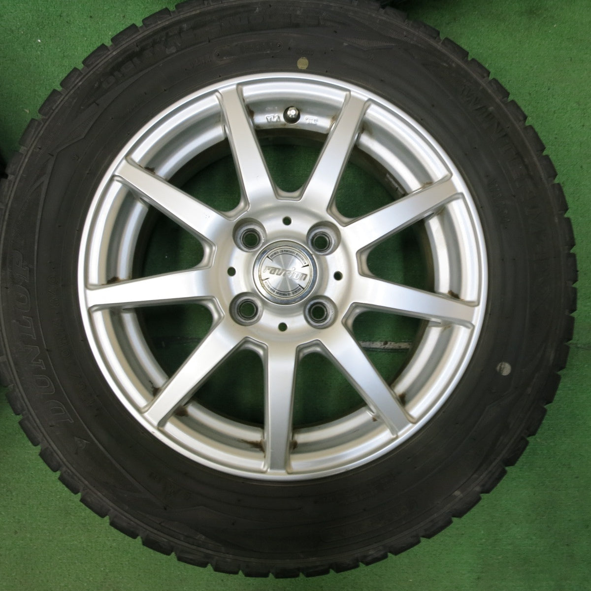 *送料無料* バリ溝！8.5分★スタッドレス 175/70R14 ダンロップ ウインターマックス WM01 ravrion ラブリオン 14インチ PCD100/4H★4082906SYス