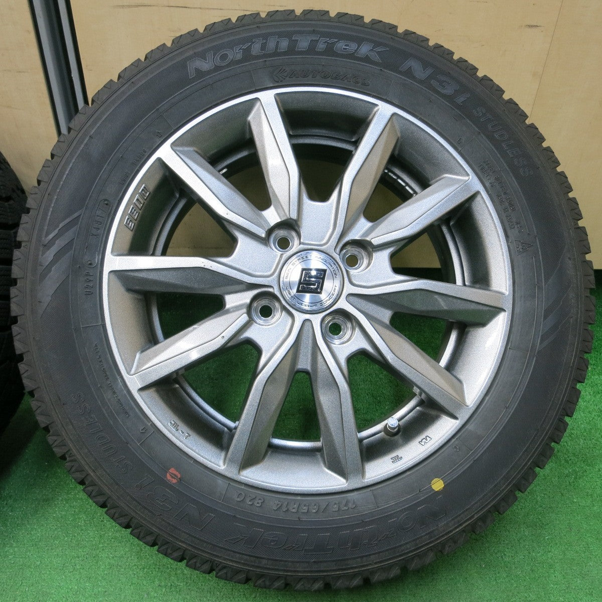 *送料無料* バリ溝！キレイ！9.5分以上★スタッドレス 175/65R14 オートバックス ノーストレック N3i SEIN ザイン 14インチ PCD100/4H★4031602イス