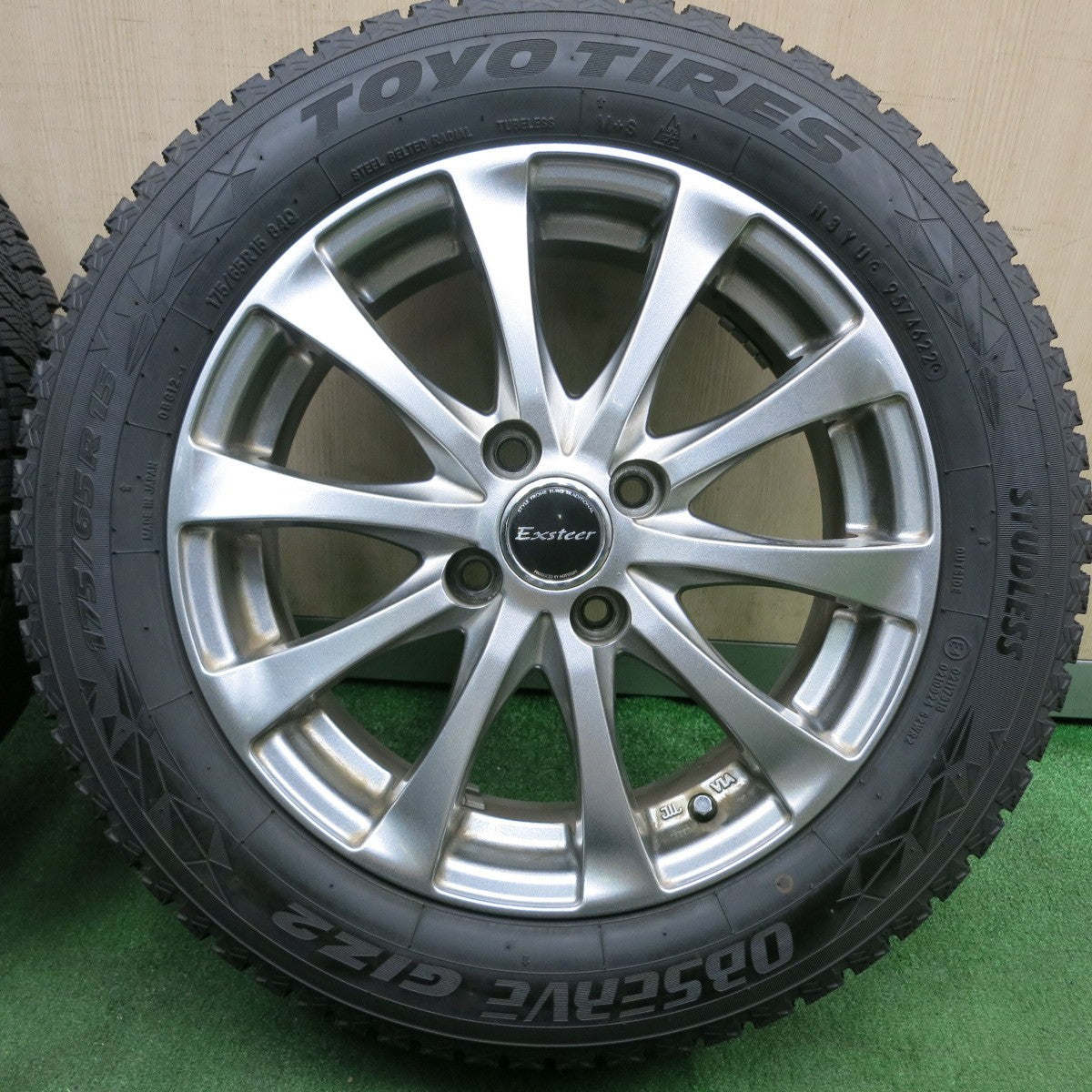 *送料無料* バリ溝！22年！ほぼ10分★スタッドレス 175/65R15 トーヨー オブザーブ GIZ2 Exsteer エクスター 15インチ PCD100/4H★4070203HAス