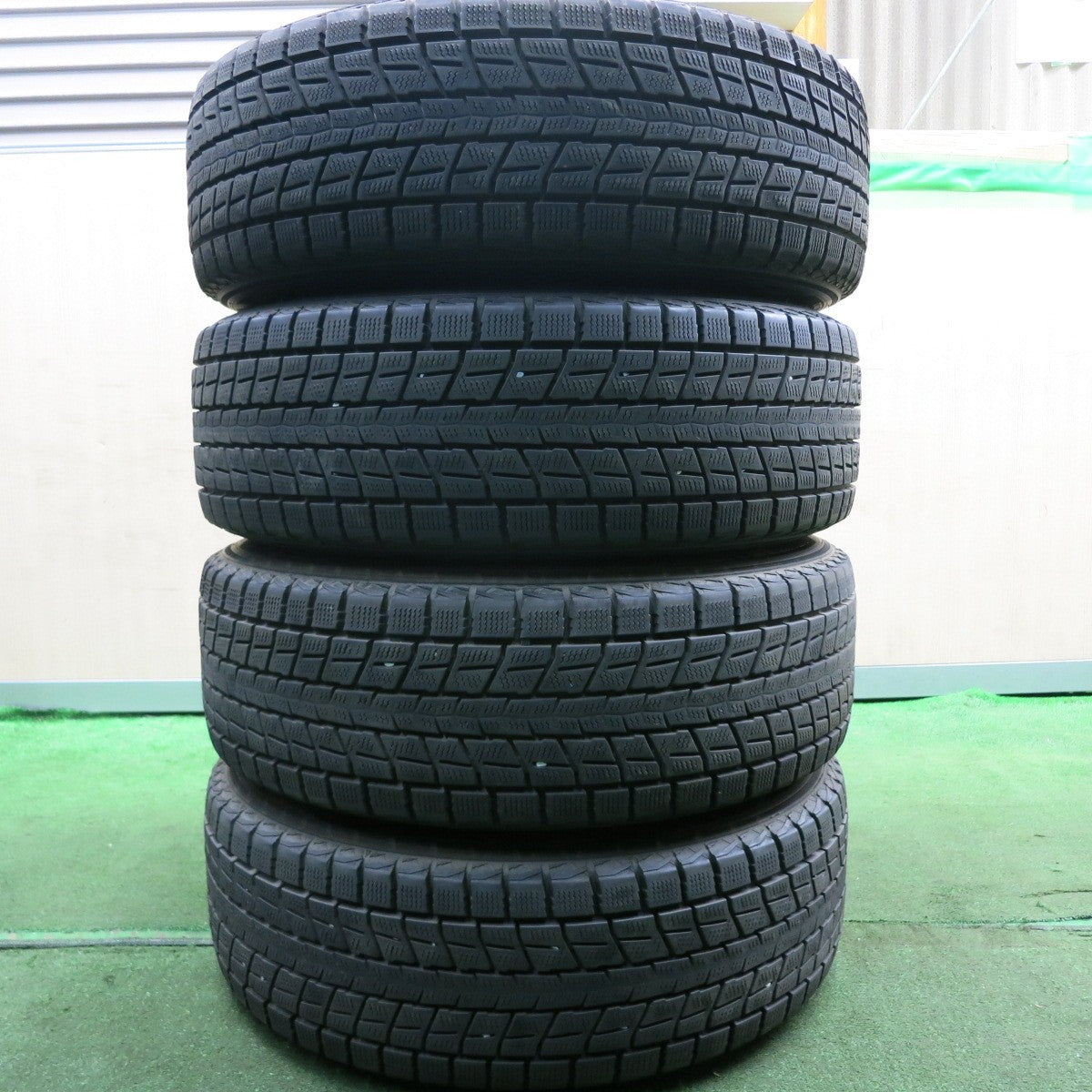 *送料無料* バリ溝！8.5分★KEELER 215/60R17 スタッドレス ダンロップ ウインターマックス SJ8 キーラー 17インチ PCD139.7/6H★4053004HAス