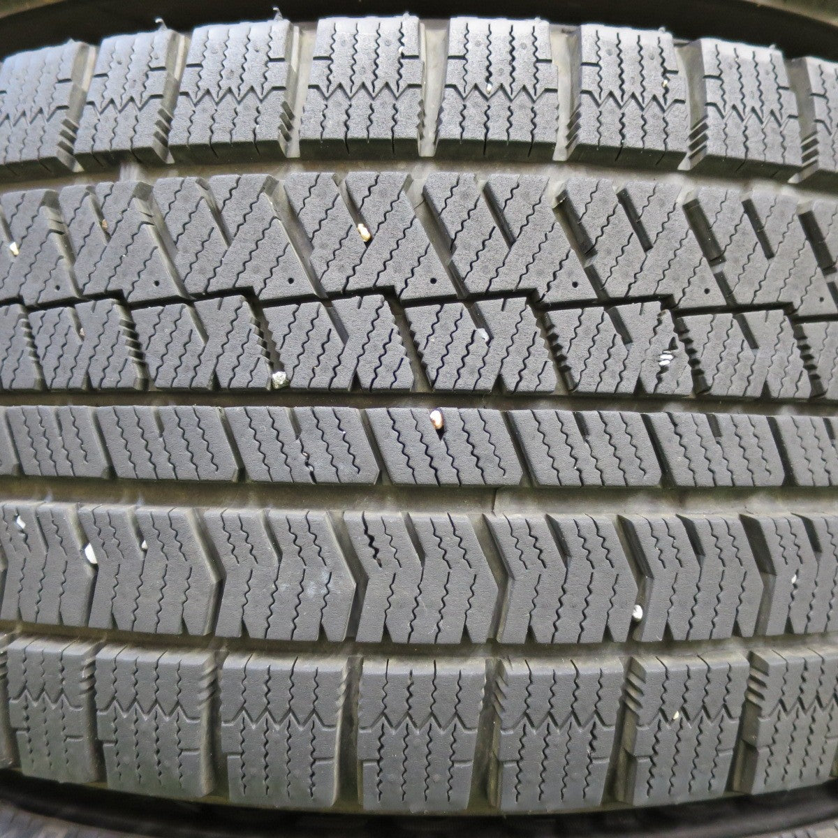 *送料無料* バリ溝！22年！キレイ！9.5分★スタッドレス 225/55R18 ブリヂストン ブリザック VRX2 VELVA CHARGE ヴェルヴァ 18インチ PCD114.3/5H★4060504イス