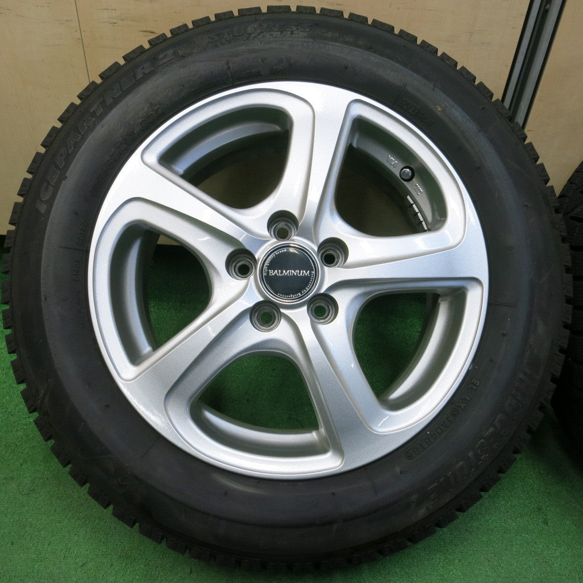 *送料無料* バリ溝！キレイ！9.5分★プリウス等 185/65R15 スタッドレス ブリヂストン アイスパートナー2 BALMINUM バルミナ PCD100/5H★4040207イス