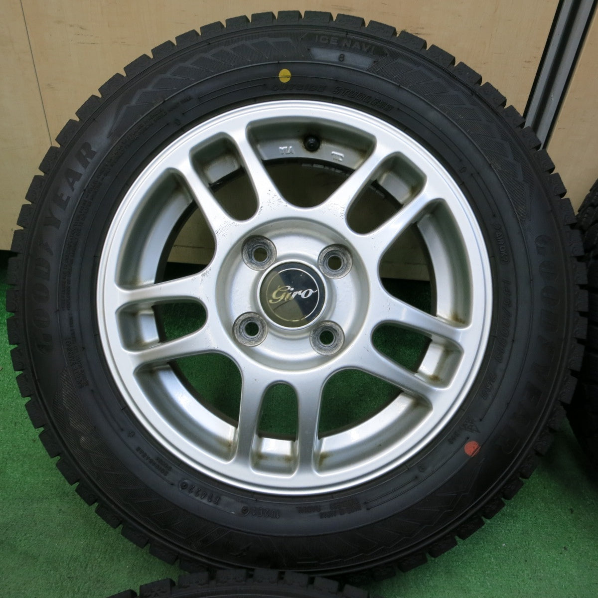 *送料無料* バリ溝！22年！9分★スタッドレス 145/80R13 グッドイヤー アイスナビ8 giro 13インチ PCD100/4H★4090511SYス