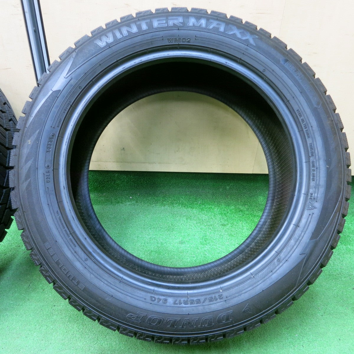 *送料無料* バリ溝！9.5分以上★スタッドレス 215/55R17 ダンロップ ウインターマックス WM02 タイヤ 17インチ エスティマ オデッセイ ヴェゼル等★4052703イスタ