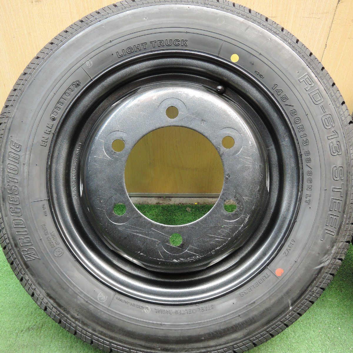 *送料無料* 新車外し！22年★トヨタ ダイナ純正 145/80R13 88/86N ブリヂストン RD-613 STEEL 7 22/4UH18 PCD170/6H★3072808Hノ