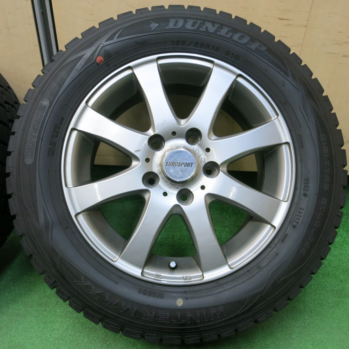 *送料無料* バリ溝！9.5分★スタッドレス 195/65R15 ダンロップ ウインターマックス WM01 EUROSPORT ユーロスポーツ PCD114.3/5H★4041902イス