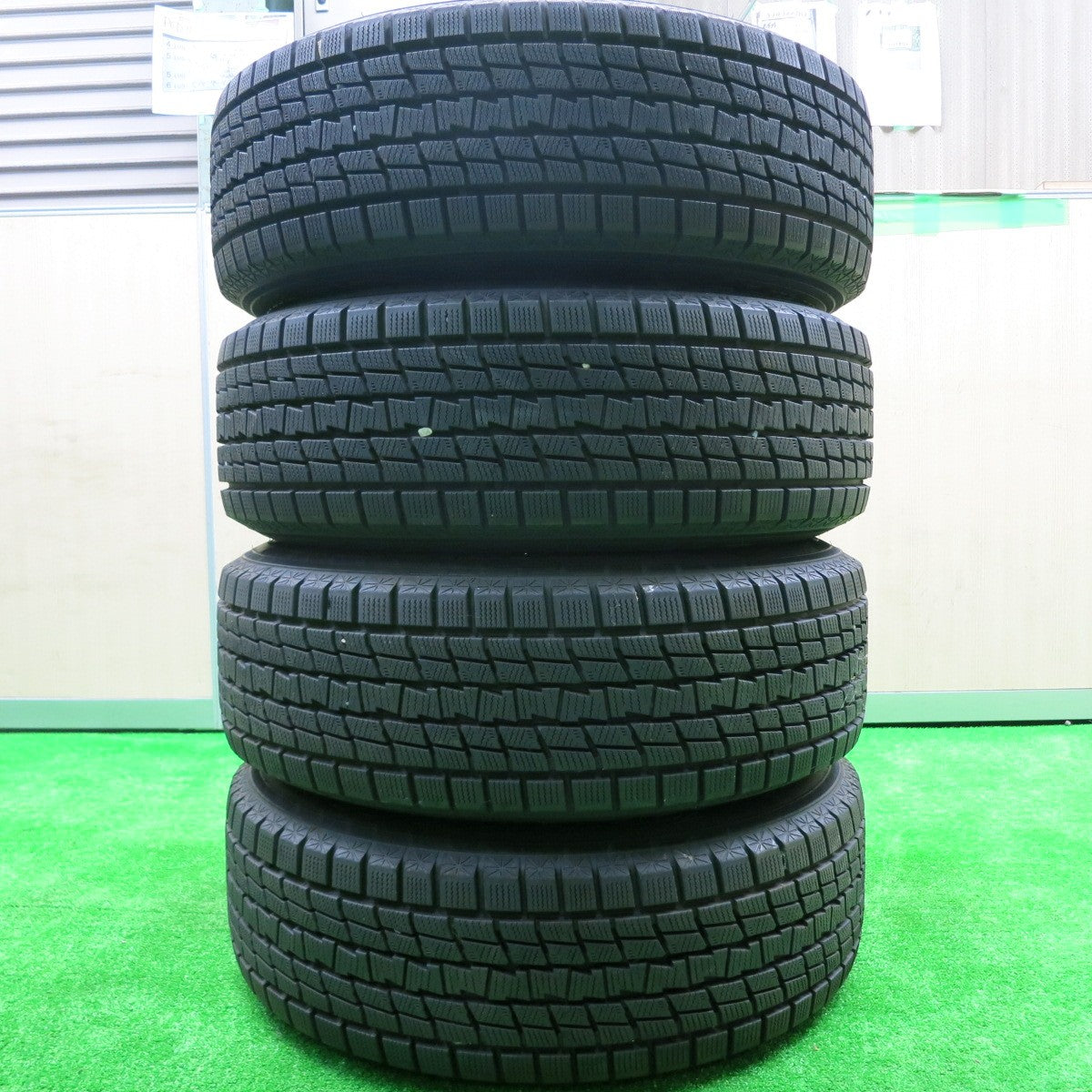 *送料無料* バリ溝！キレイ！9.5分以上★LOXARNY SPORT 225/65R17 スタッドレス グッドイヤー アイスナビ SUV ロクサーニ 17インチ PCD114.3/5H★4072502HAス