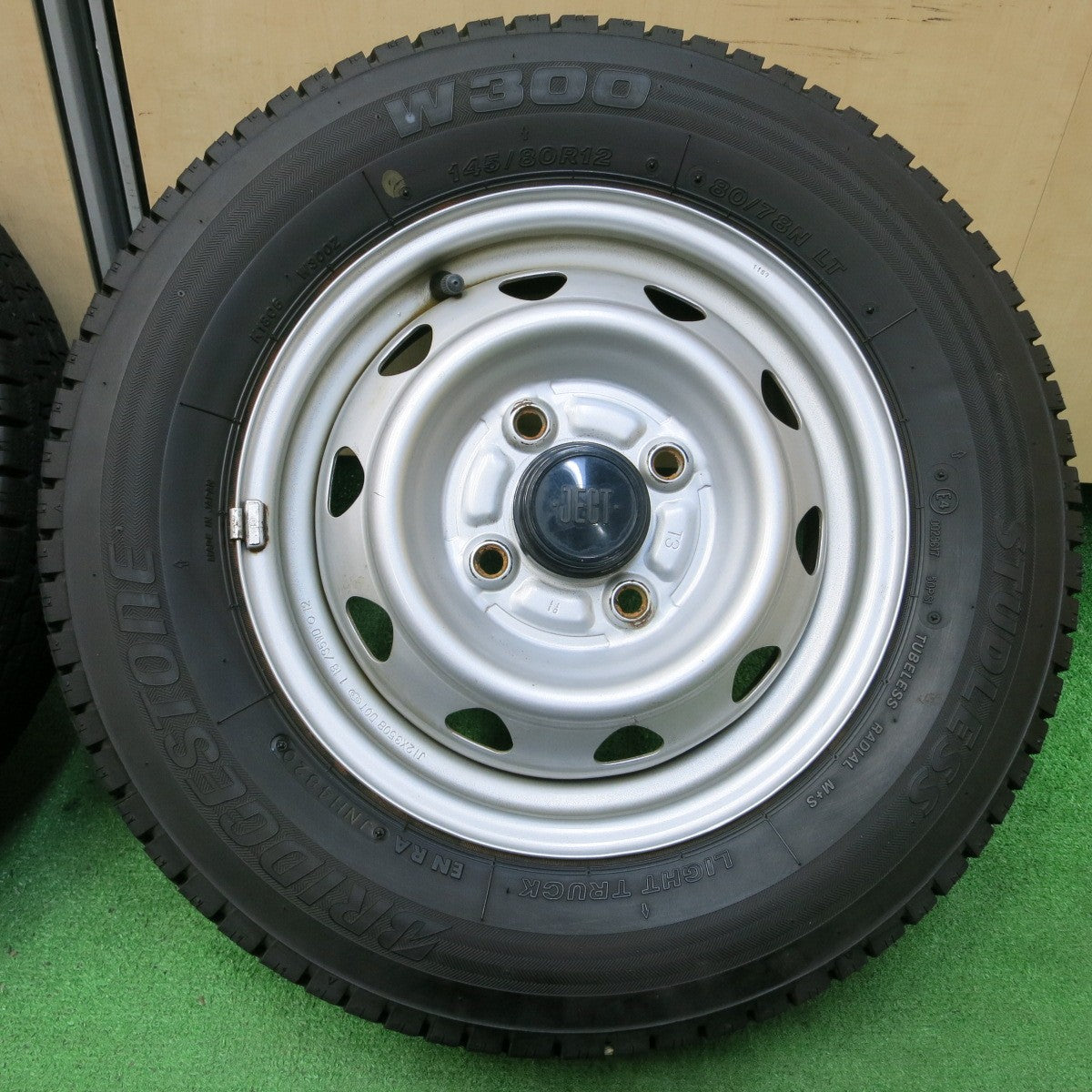 送料無料* キレイ！20年☆スタッドレス 145/80R12 ブリヂストン