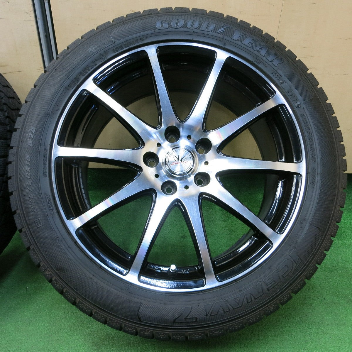 *送料無料* バリ溝！21年！キレイ！9.5分★LOXARNY SPORT BADX 235/50R18 スタッドレス グッドイヤー アイスナビ7 ロクサーニ PCD114.3/5H★4052011イス