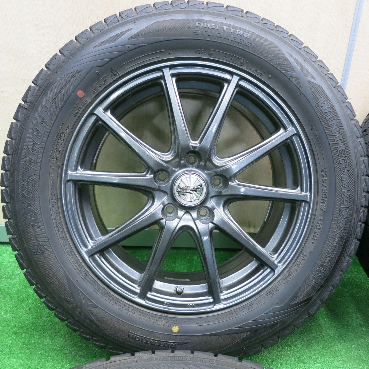 [送料無料] バリ溝！キレイ！9.5分★スタッドレス FINAL SPEED 225/65R17 ダンロップ ウインターマックス SJ8 MiD 17インチ PCD114.3/5H★4120503TNス