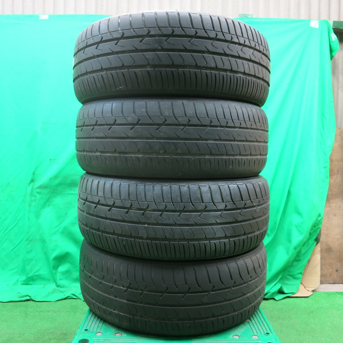 *送料無料* バリ溝！8.5分★WREST 225/50R18 トーヨー トランパス MPZ ヴァレスト 18インチ PCD114.3/5H★4051008ナノ