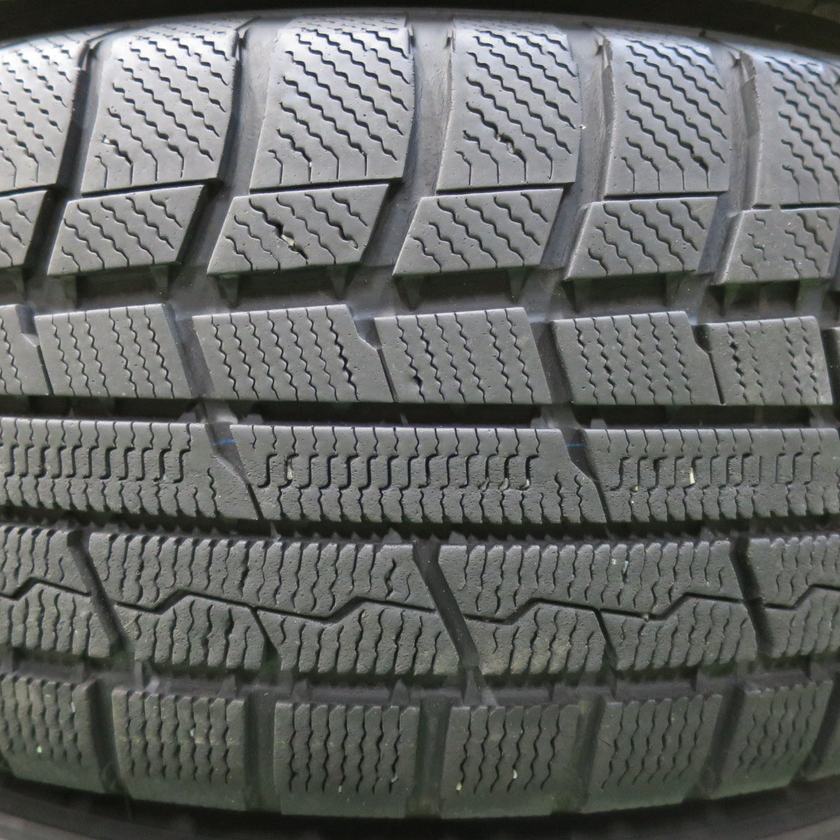 [送料無料] バリ溝！20年！8.5分★スタッドレス 215/65R16 トーヨー ウインター トランパス TX NIRVANA NV ニルバーナ ニルヴァーナ PCD114.3/5H★4112211イス