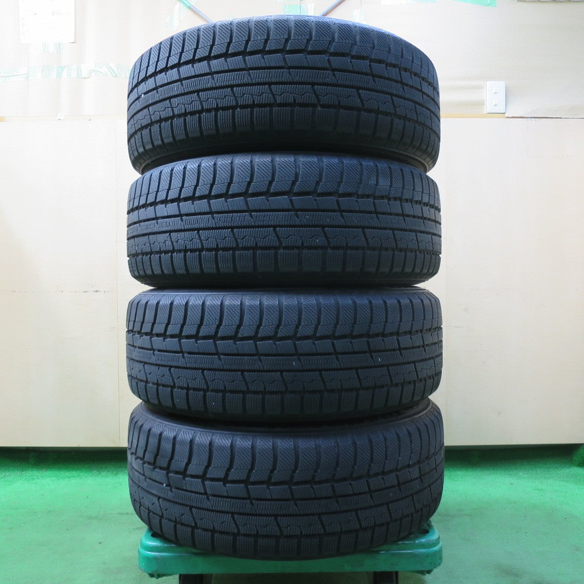 *送料無料* バリ溝！キレイ！9分★スタッドレス 225/55R18 トーヨー ウインター トランパス TX VELVA KEVIN ヴェルヴァ 18インチ PCD114.3/5H★4082001イス