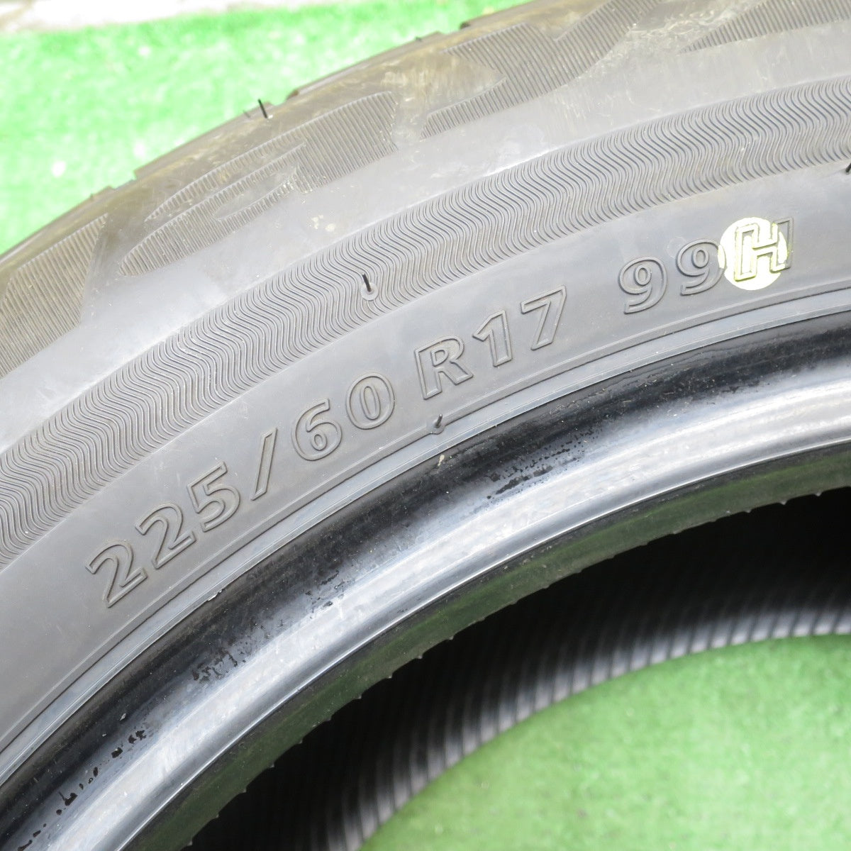 *送料無料* 新車外し！24年！ほぼ未使用★225/60R17 ブリヂストン プレイズ PX-RV2 タイヤ 17インチ アルファード ヴェルファイア 等★4052906クノタ