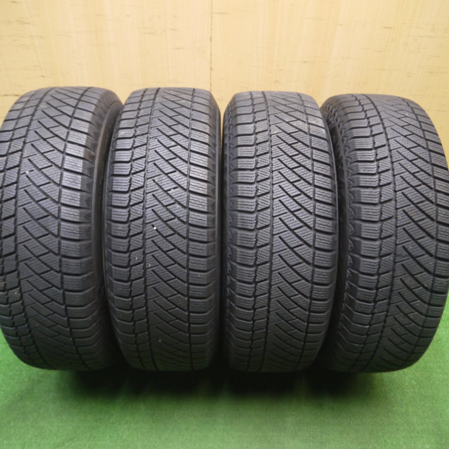 [送料無料] バリ溝！22年！キレイ！9.5分以上★スタッドレス 215/65R16 バイキング WINTECH WT6 SUV LAUFBAHN ラウフバーン 16インチ PCD114.3/5H★4121109Hス