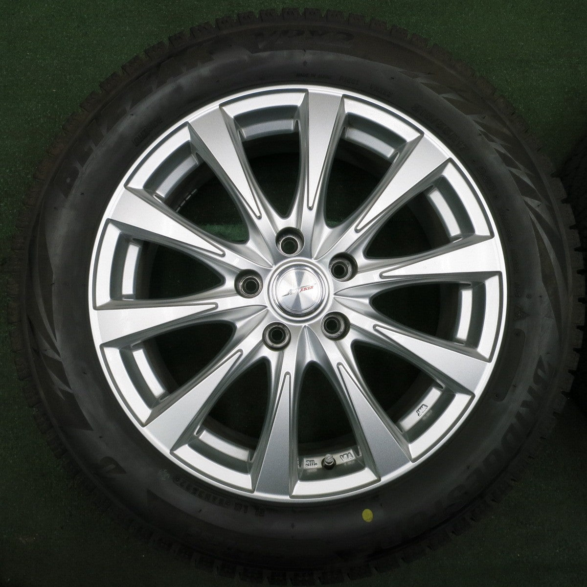 *送料無料* バリ溝！22年！綺麗！9.5分★スタッドレス 215/55R17 ブリヂストン ブリザック VRX2 JOKER ジョーカー 17インチ PCD114.3/5H★4041903NJス