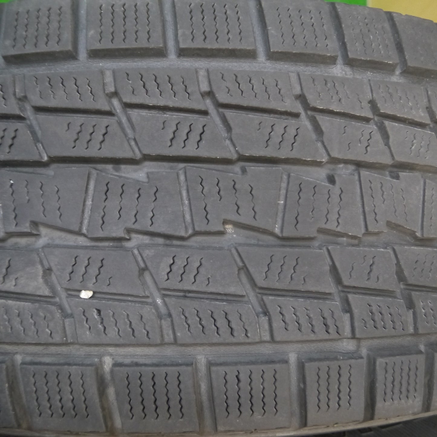 *送料無料* バリ溝！キレイ！8.5分★JEEP ジープ JK ラングラー 純正 265/65R17 スタッドレス グッドイヤー アイスナビ SUV PCD127/5H★4080605Hス