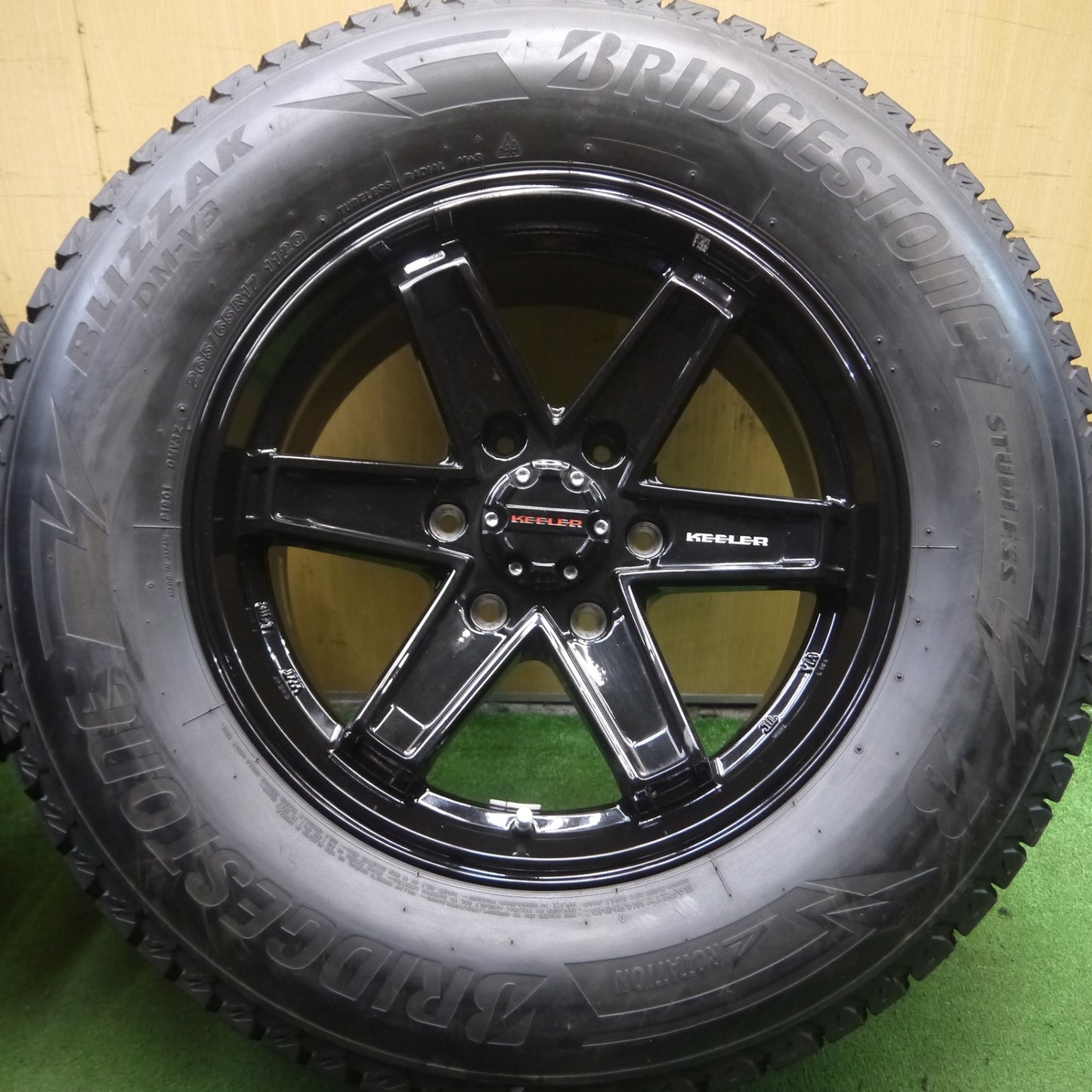 *送料無料* バリ溝！21年！キレイ！9.5分★スタッドレス KEELER 265/65R17 ブリヂストン ブリザック DM-V3 TACTICS キーラー タクティクス PCD139.7/6H★4032604Hス