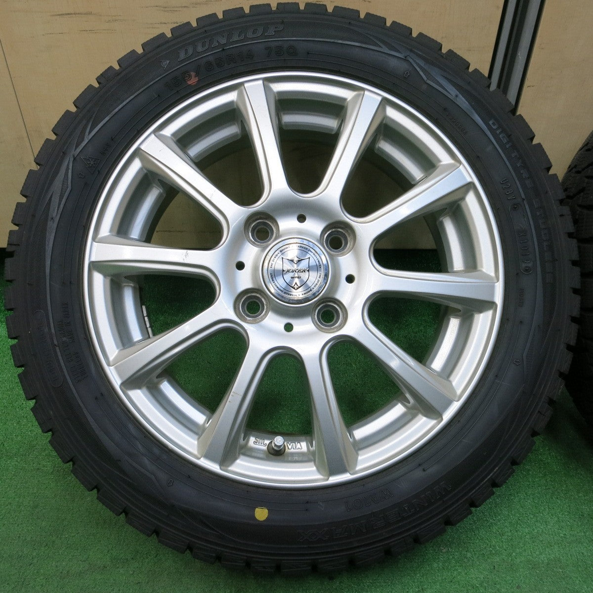 *送料無料* バリ溝！9.5分以上★スタッドレス 155/65R14 ダンロップ ウインターマックス WM01 JOKER ジョーカー PCD100/4H★4031907イス