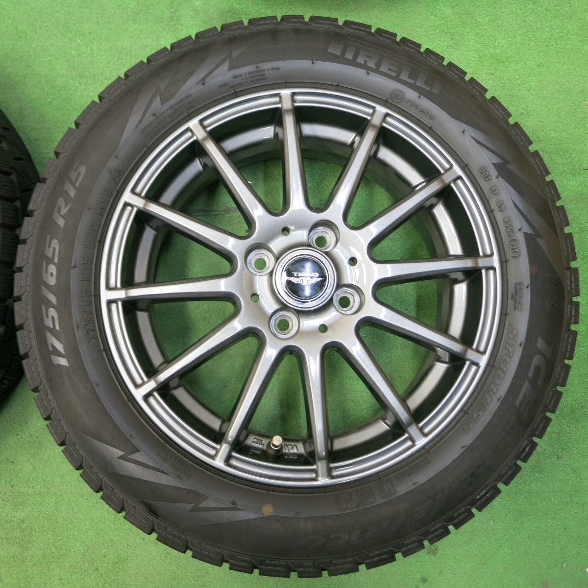 *送料無料* バリ溝！キレイ！9.5分★スタッドレス 175/65R15 ピレリ アイスアシンメトリコ TEAD テッド 15インチ  PCD114.3/4H★4051112イス