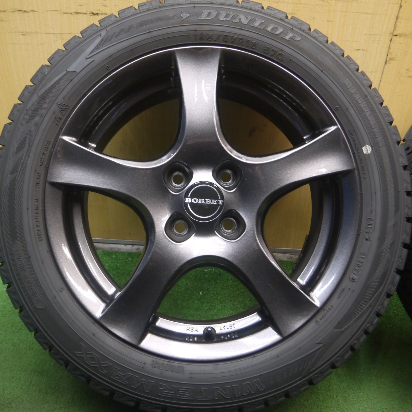 *送料無料* バリ溝！22年！キレイ！9.5分★ミニクーパー 等 BORBET 195/55R16 スタッドレス ダンロップ ウインターマックス WM02 ボルベット PCD100/4H★4052003Hス