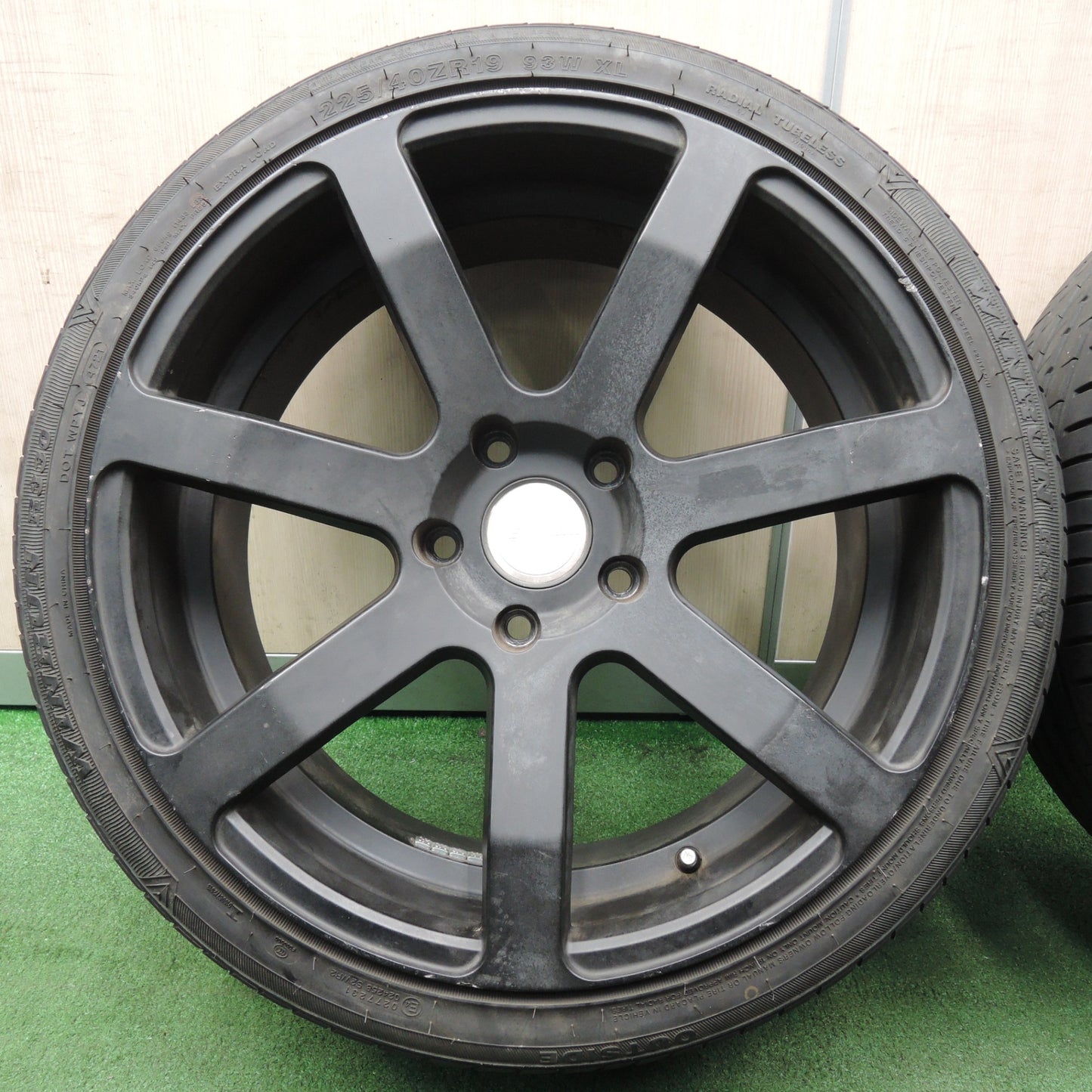 *送料無料* バリ溝！21年！8.5分★BMW 等 GRORA GS107 ERST 225/40R19 ウィンラン R330 エアスト グローラ 19インチ PCD120/5H★4030412NJノ