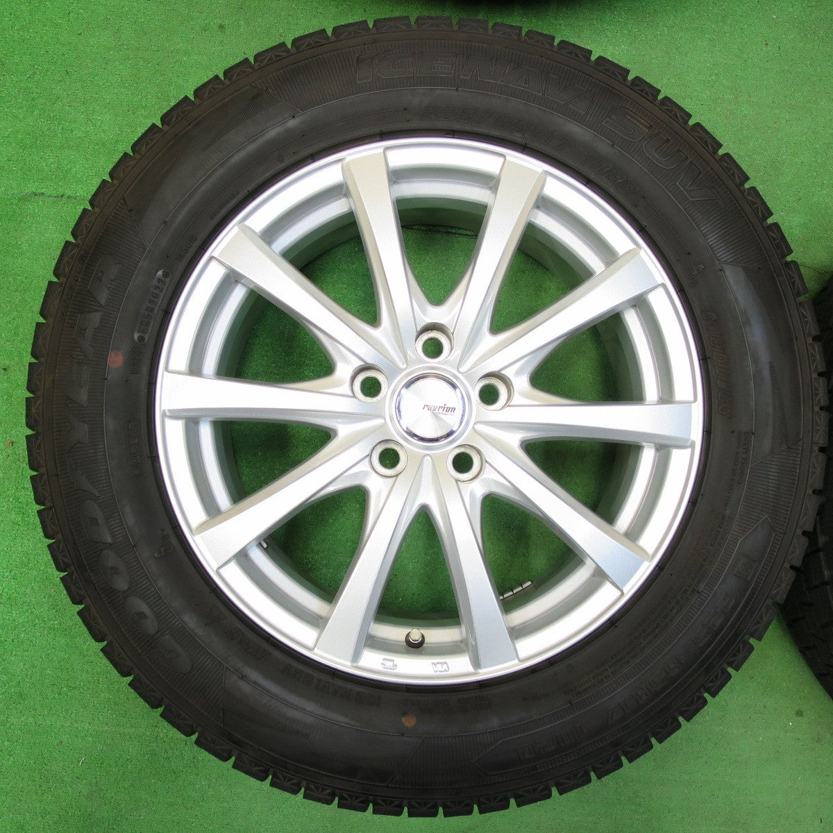 *送料無料* バリ溝！22年！キレイ！9.5分以上★スタッドレス 225/65R17 グッドイヤー アイスナビ SUV ravrion RS01 ラブリオン 17インチ PCD114.3/5H★4061202イス