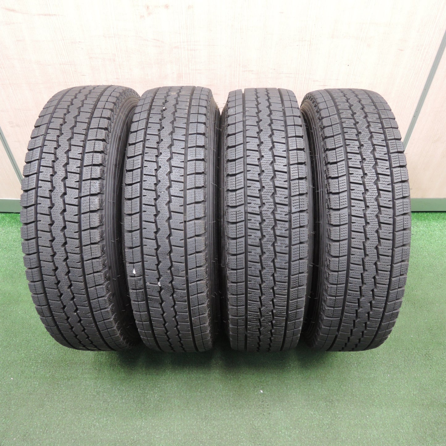 *送料無料* 超バリ溝！21年！ほぼ10分★スタッドレス 165/80R14 91/90N ダンロップ ウインターマックス SV01 STYTZ PCD100/4H★4031408TNス