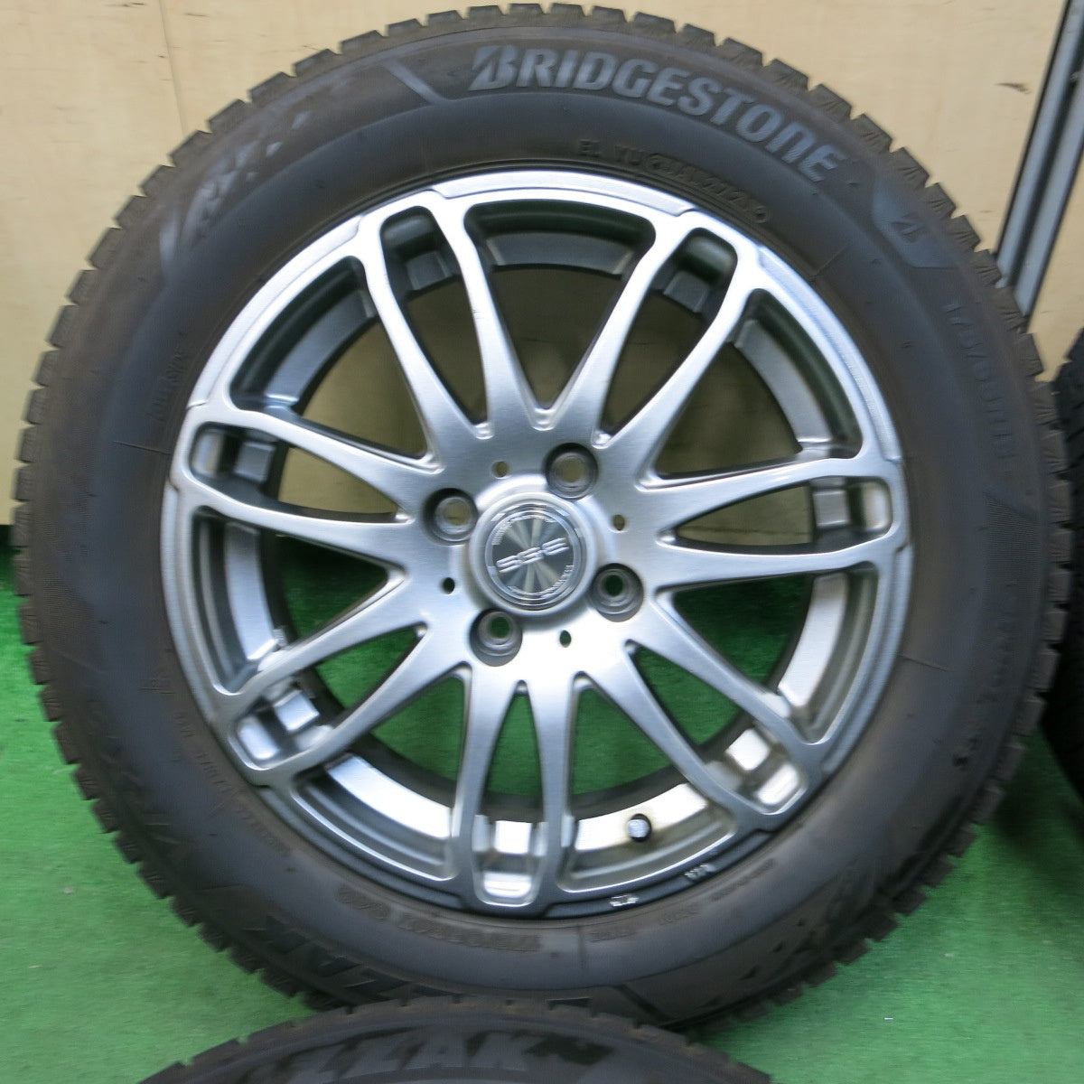 [送料無料] バリ溝！21年！8.5分★スタッドレス 175/65R15 ブリヂストン ブリザック VRX3 SG-E 社外 アルミ 15インチ PCD100/4H★4101006SYス