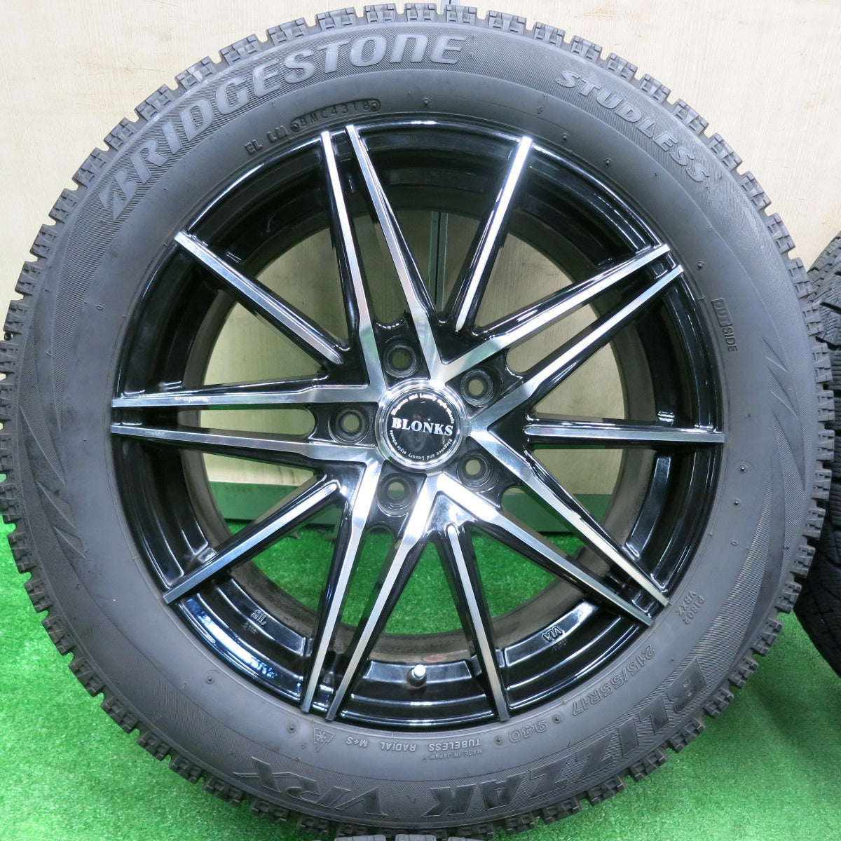 [送料無料] バリ溝！9.5分★スタッドレス 215/55R17 ブリヂストン ブリザック VRX BLONKS ブロンクス 17インチ PCD114.3/5H★4112503TNス