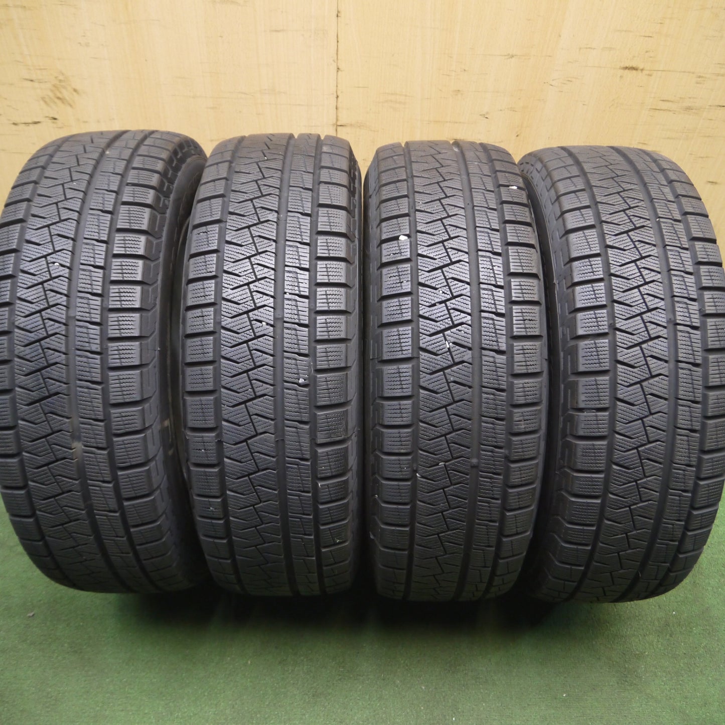 *送料無料* バリ溝！21年！キレイ！9分★プリウス等 195/65R15 スタッドレス ピレリ アイスアシンメトリコ プラス JOKER ジョーカー PCD100/5H★4031212Hス