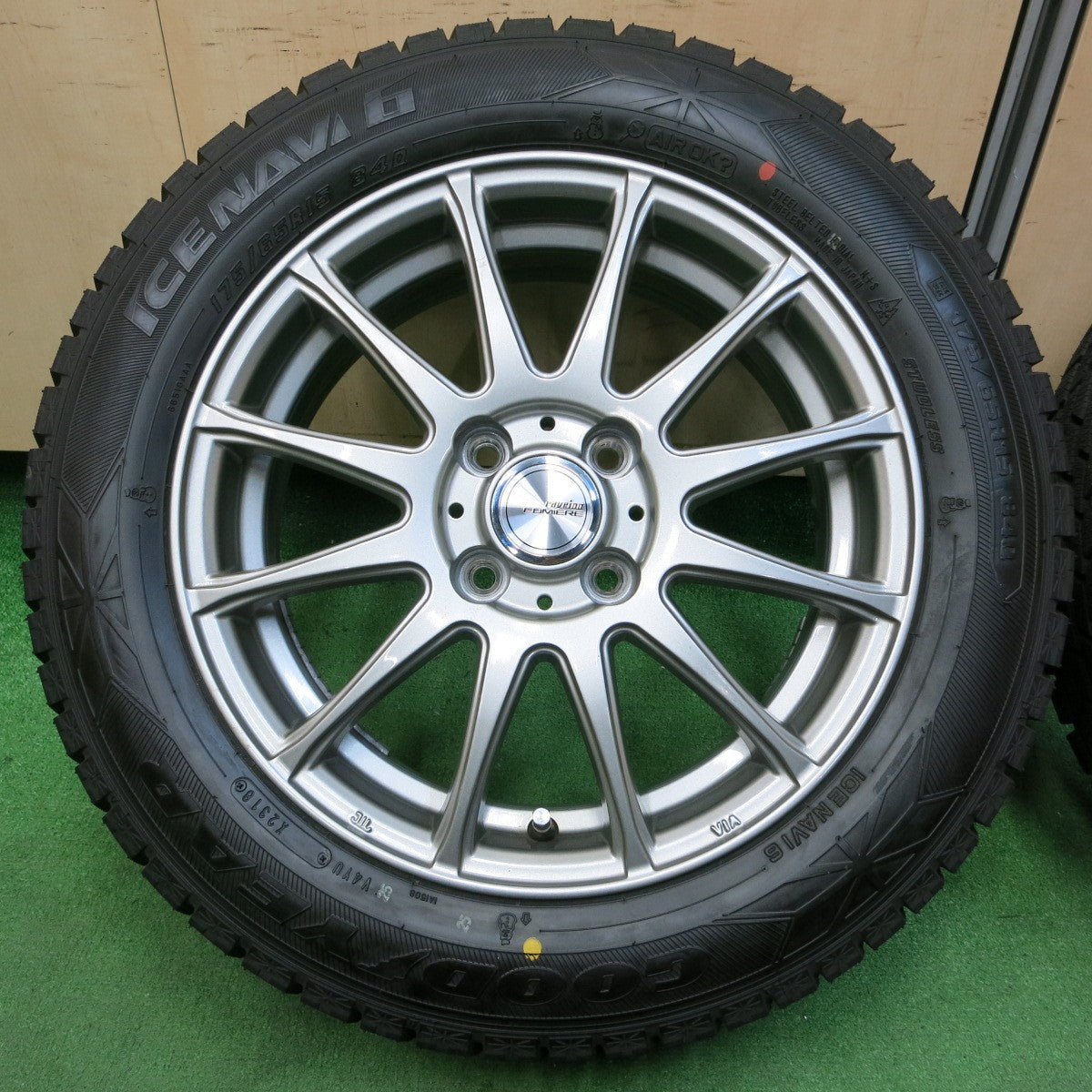 *送料無料* 超バリ溝！キレイ！ほぼ10分★スタッドレス 175/65R15 グッドイヤー アイスナビ6 ravrion LUMIERE ラブリオン PCD100/4H★4052308イス