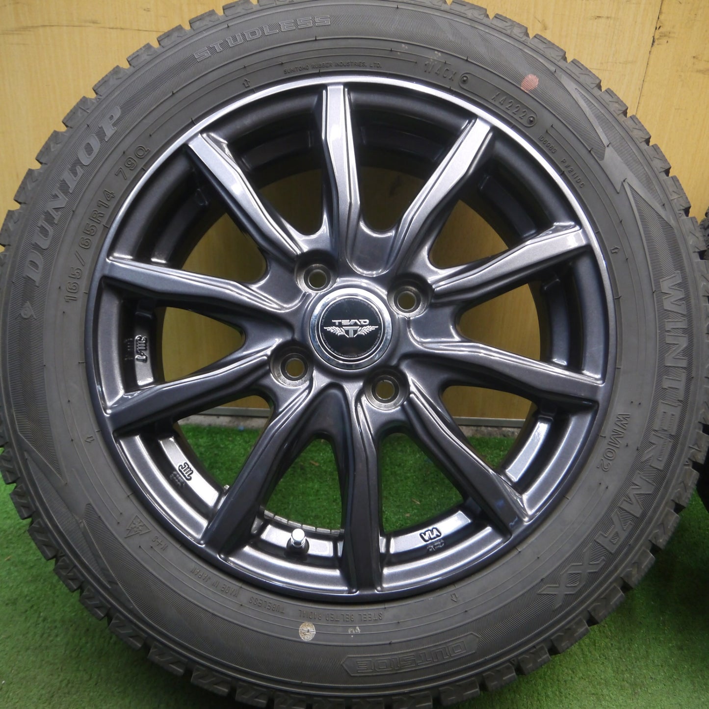 *送料無料* バリ溝！22年！キレイ！9.5分★スタッドレス 165/65R14 ダンロップ ウインターマックス WM02 TEAD テッド 14インチ PCD100/4H★4031502Hス