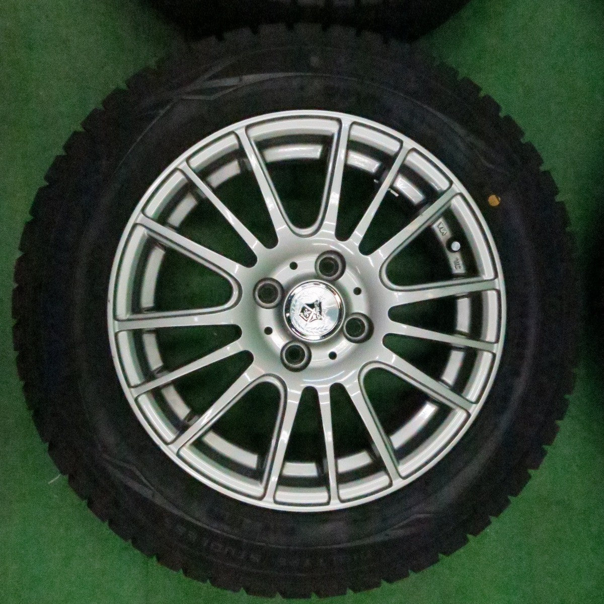 *送料無料* バリ溝！9.5分以上★スタッドレス 185/65R15 ダンロップ ウインターマックス WM01 GMach 15インチ PCD100/4H★4050418ナス