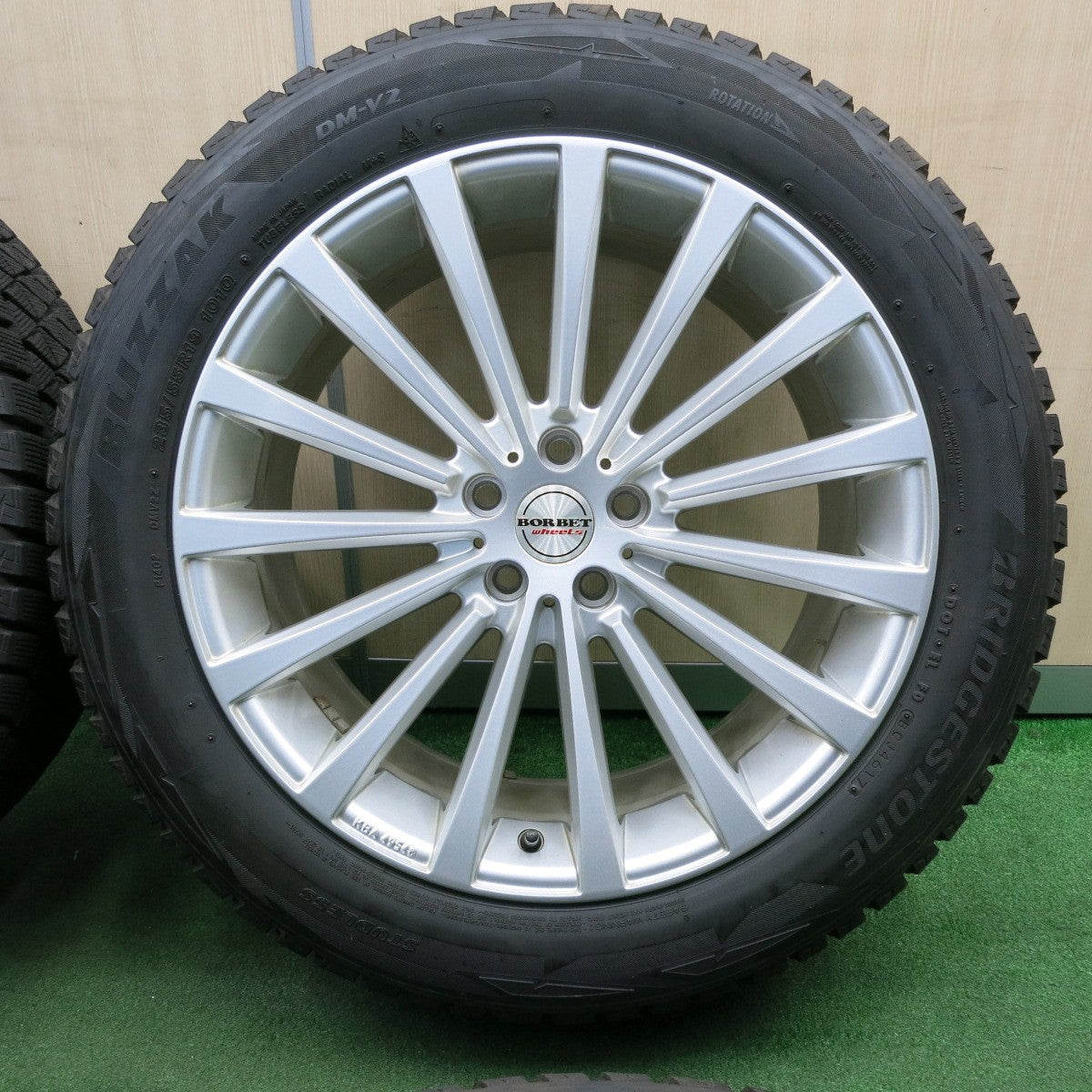 *送料無料* バリ溝！8.5分★ボルボ 等 BORBET 235/55R19 スタッドレス ブリヂストン ブリザック DM-V2 ボルベット PCD108/5H★4032403NJス