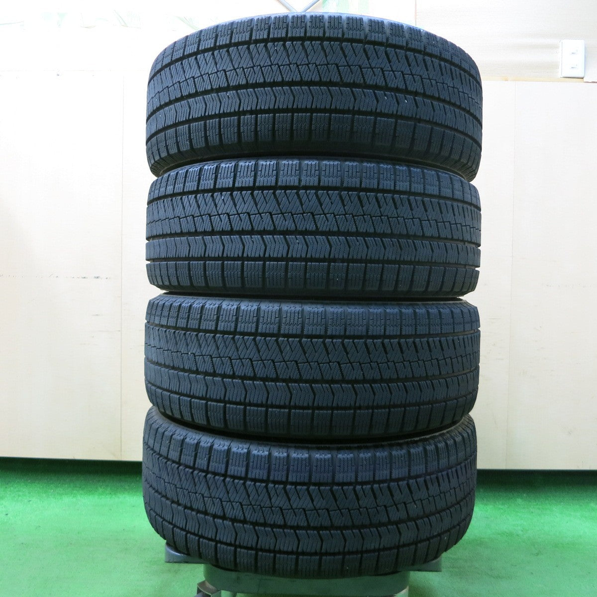 *送料無料* バリ溝！20年！キレイ！9.5分★スタッドレス 205/50R17 ブリヂストン ブリザック VRX2 VERTEC ONE ヴァーテックワン PCD100/4H★4052708イス