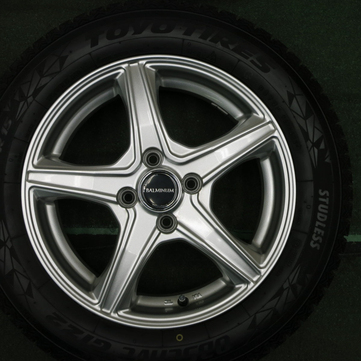 *送料無料* バリ溝！23年！キレイ！ほぼ10分★スタッドレス 175/65R15 トーヨー オブザーブ GIZ2 BALMINUM バルミナ 15インチ PCD100/4H★4040910TNス