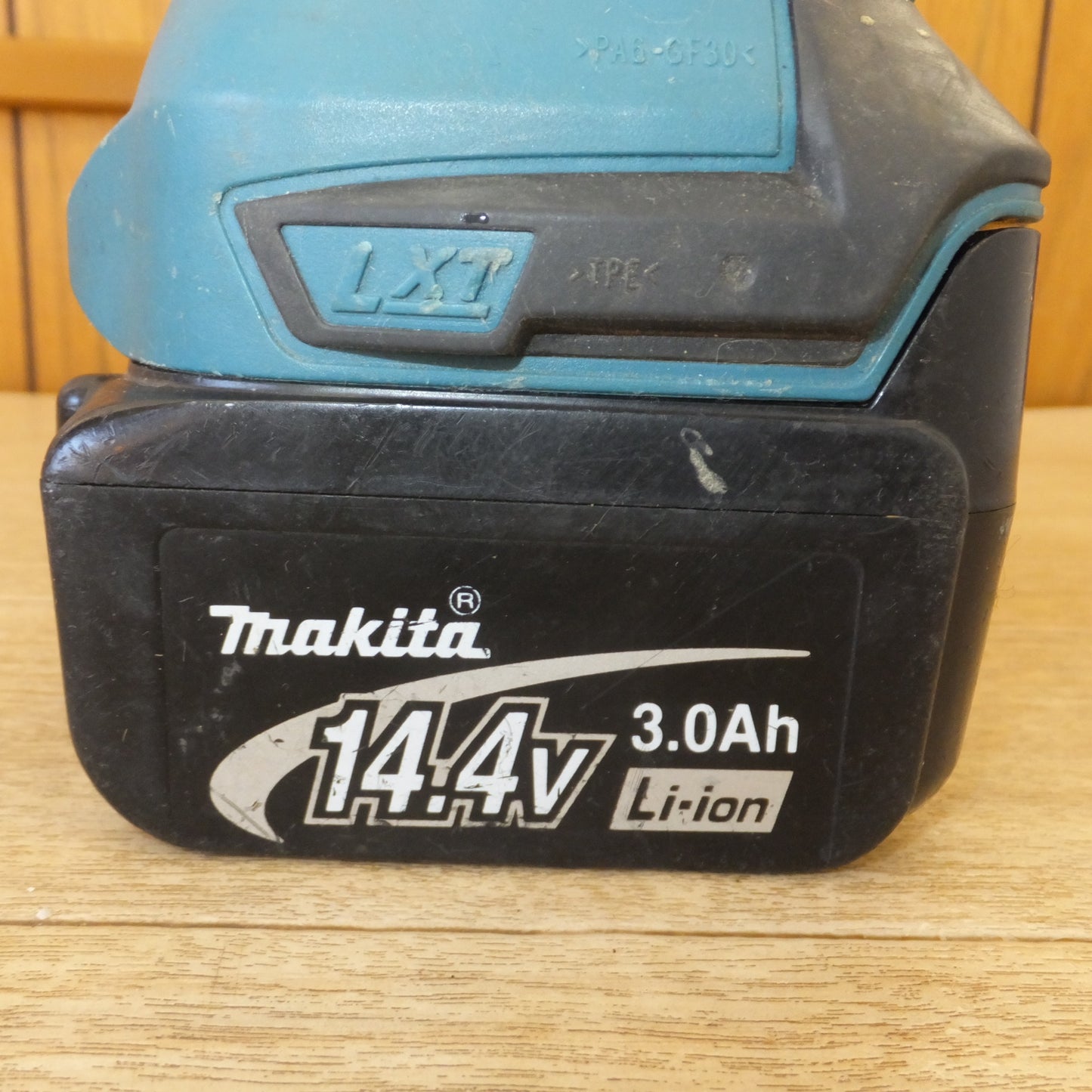 [送料無料] ★マキタ makita 充電式マルチツール TM41D　 バッテリ BL1430　充電器 DC18RC T　ほか 各種 付属品 セット★