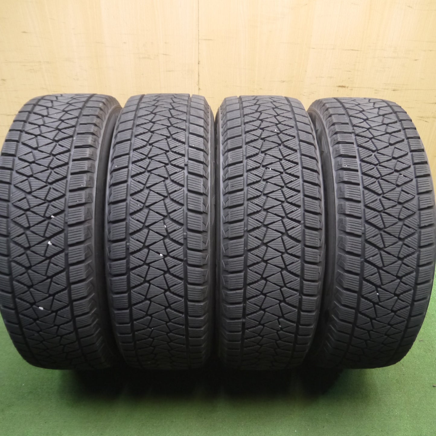 *送料無料* バリ溝！キレイ！9分★スタッドレス 225/65R17 ブリヂストン ブリザック DM-V2 ECO FORME エコフォルム PCD114.3/5H★4032514Hス