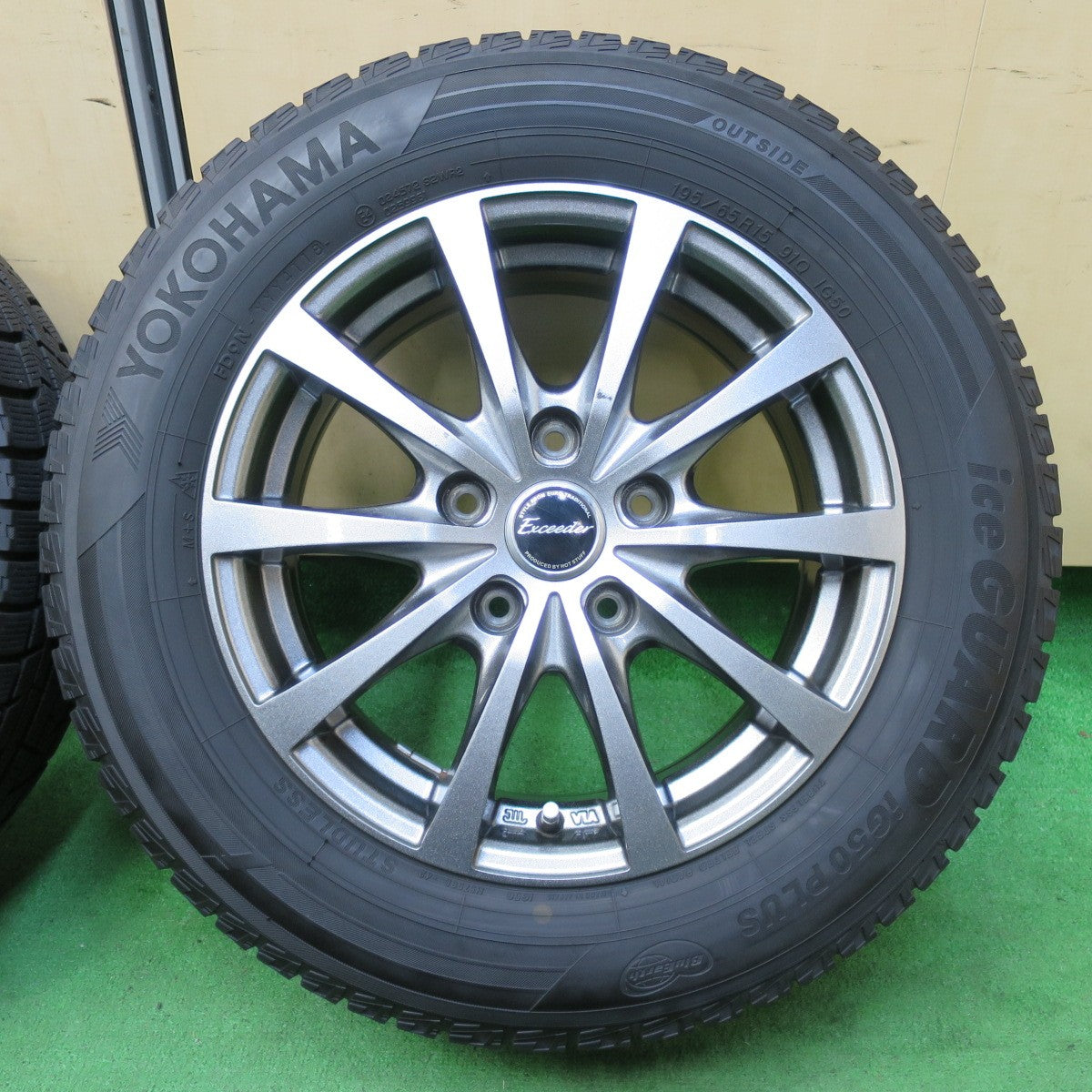 *送料無料* バリ溝！9.5分以上★スタッドレス 195/65R15 ヨコハマ アイスガード iG50 プラス Exceeder エクシーダー 15インチ PCD114.3/5H★4090501イス